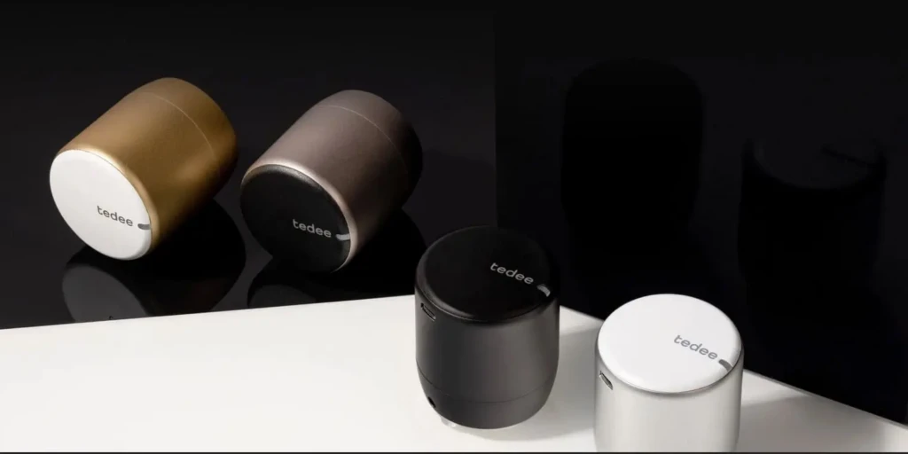 Gamme de serrures connectées Tedee Pro en trois finitions